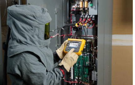 Fluke 1732 and 1734 handheld three-phase power meters