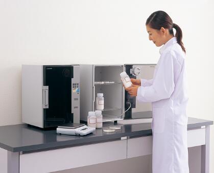 自动防潮箱 スペースドライ DESICCATOR AUTO-DRY